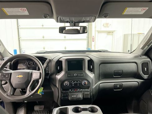 Used 2022 Chevrolet Silverado 2500 Custom w/ Custom Value Package image 10