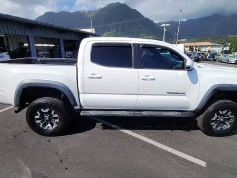 Used 2017 Toyota Tacoma TRD Off-Road image 9