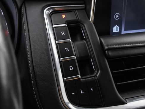 Used 2022 Chevrolet Suburban LT w/ Luxury Package AWD/4WD image 29