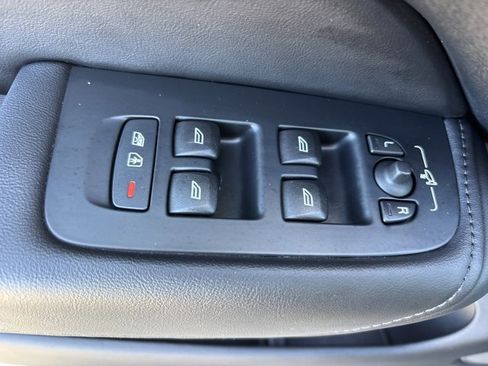 Used 2024 Volvo XC60 B5 Plus image 21