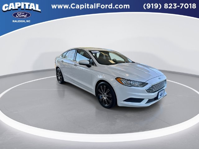 Certified 2018 Ford Fusion SE w/ Fusion SE Technology Package FWD image 2