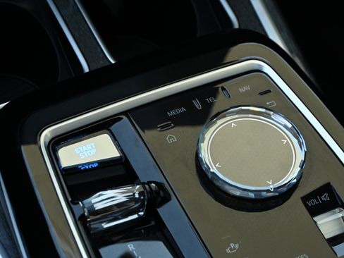 Certified 2024 BMW i7 eDrive50 image 19