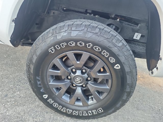 Used 2022 Toyota Tacoma SR5 w/ Technology Package RWD image 6