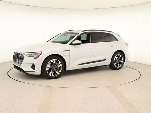 Used 2022 Audi e-tron Premium image 13