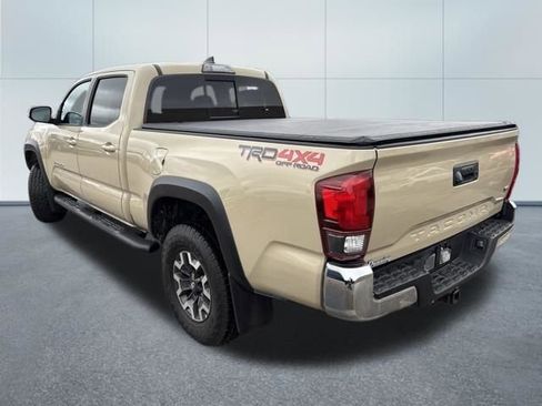 Used 2018 Toyota Tacoma TRD Off-Road image 2