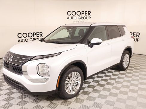 Used 2023 Mitsubishi Outlander ES FWD image 9