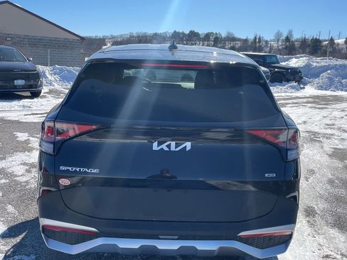 Used 2023 Kia Sportage LX image 4