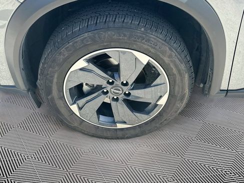 Used 2024 Nissan Rogue SV FWD image 31