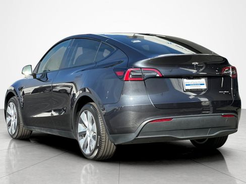 Used 2024 Tesla Model Y Long Range AWD/4WD image 3