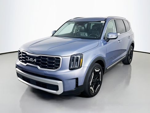 Used 2025 Kia Telluride S image 4