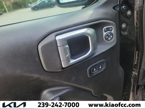 Used 2024 Jeep Gladiator Sport AWD/4WD image 21
