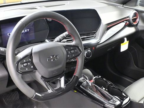 New 2025 Chevrolet Trax RS w/ Sunroof Package image 13