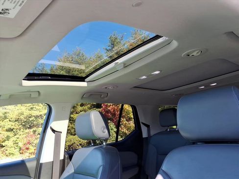 Used 2021 Chevrolet Traverse LT w/ LT Premium Package image 11