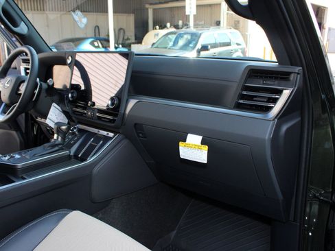 Used 2026 Lexus GX 550 image 5