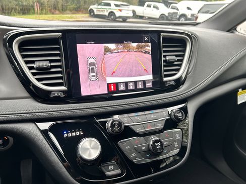 New 2026 Chrysler Pacifica Select image 30