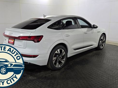 Used 2022 Audi e-tron Premium w/ Convenience Plus Package image 11