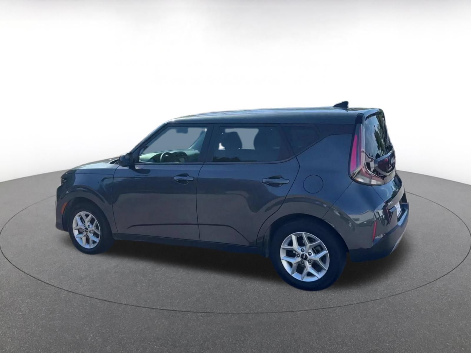 Used 2025 Kia Soul LX w/ LX Technology Package FWD image 8