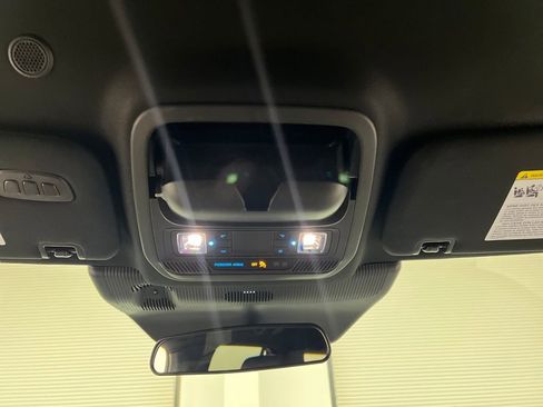 Used 2025 Ford Explorer ST-Line w/ ST-Line Street Pack image 61