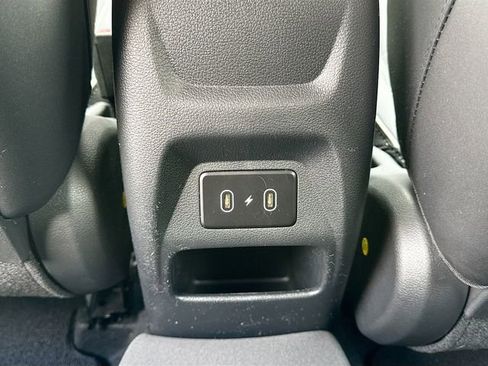 Used 2025 Hyundai Venue Limited image 27