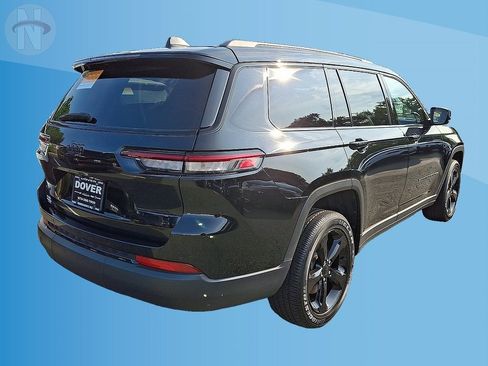 Certified 2025 Jeep Grand Cherokee L Altitude AWD/4WD image 17
