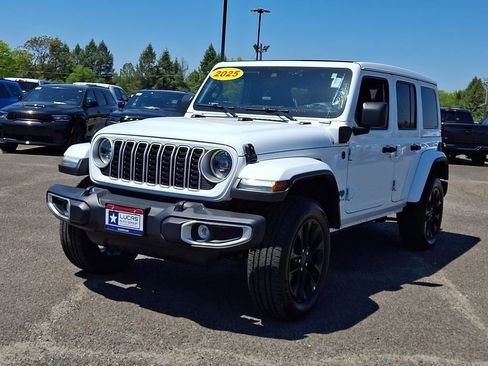 Used 2025 Jeep Wrangler Unlimited Sahara w/ Safety Group AWD/4WD image 5