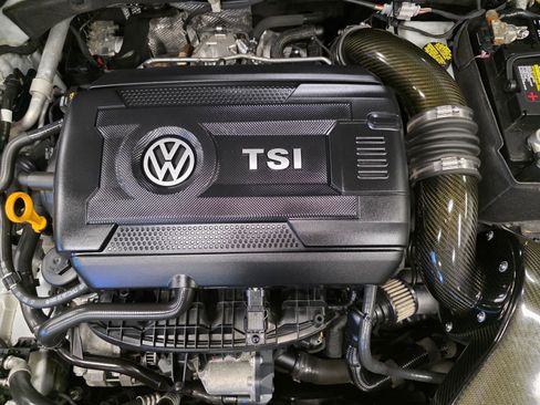 Used 2018 Volkswagen GTI SE w/ SE Leather Package FWD image 4