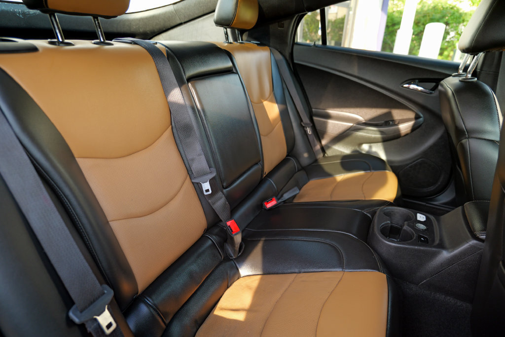 Used 2018 Chevrolet Volt Premier w/ Driver Confidence Package FWD image 34
