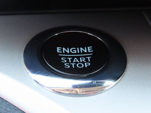 Used 2024 Ford Explorer XLT AWD/4WD image 12