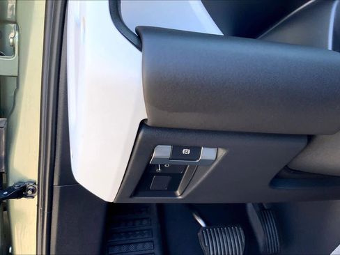 New 2025 Land Rover Defender 90 S image 17