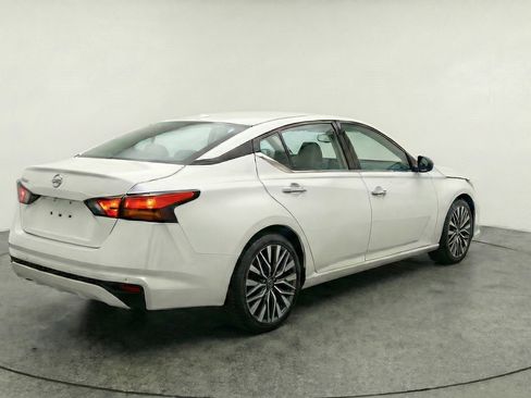 Used 2025 Nissan Altima 2.5 SV image 9