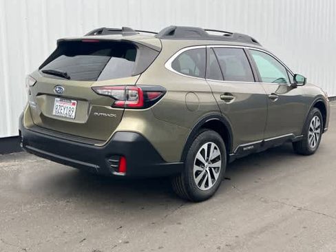 Certified 2022 Subaru Outback Premium image 6