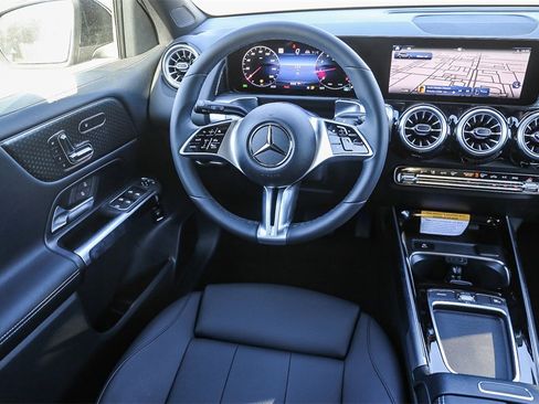 Used 2024 Mercedes-Benz GLB 250 4MATIC image 16