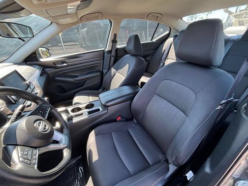 Used 2025 Nissan Altima 2.5 SV FWD image 28
