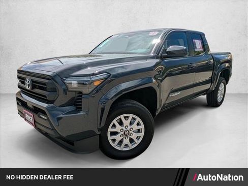 Used 2025 Toyota Tacoma SR5 AWD/4WD image 1