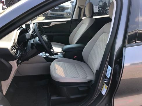 Certified 2022 Ford Escape SE w/ Cold Weather Package image 9