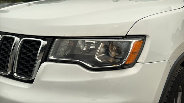 Used 2017 Jeep Grand Cherokee Limited AWD/4WD image 9