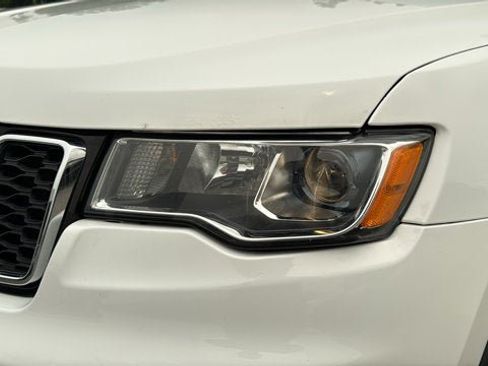 Used 2017 Jeep Grand Cherokee Limited AWD/4WD image 9