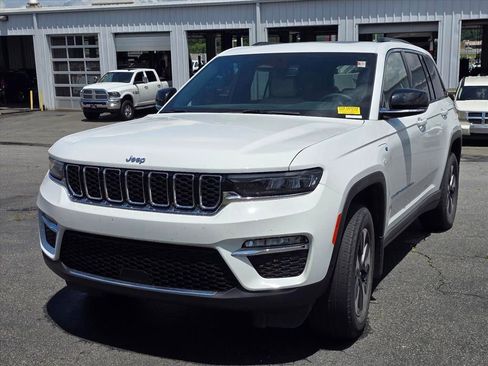 Used 2022 Jeep Grand Cherokee Limited 4xe w/ MOPAR Finishing Package AWD/4WD image 2