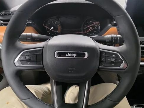 Used 2024 Jeep Compass Limited image 25