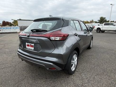 New 2025 Nissan Kicks Play S image 4