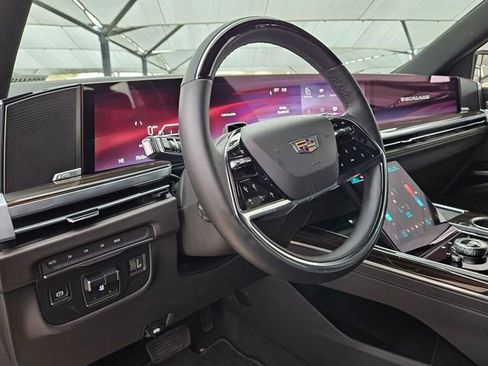 Used 2025 Cadillac Escalade Premium Luxury image 7
