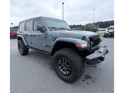 Used 2024 Jeep Wrangler Unlimited Sport AWD/4WD image 2
