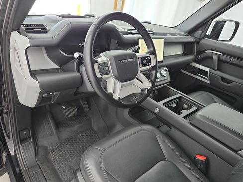 Used 2024 Land Rover Defender 110 SE image 15
