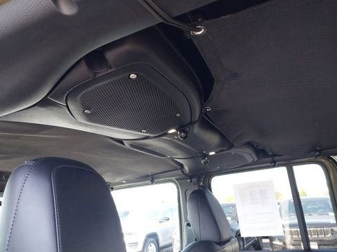 Used 2025 Jeep Wrangler Unlimited Rubicon image 10