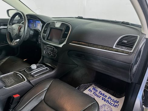 Used 2017 Chrysler 300 C image 29
