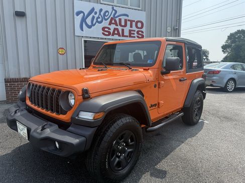 Used 2025 Jeep Wrangler Sport AWD/4WD image 2