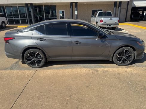 Used 2024 Nissan Altima 2.5 SR w/ SR Premium Package image 6