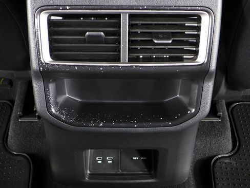 Certified 2025 Volkswagen Atlas Cross Sport SE FWD image 23