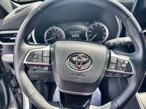 Used 2024 Toyota Highlander XSE FWD image 23