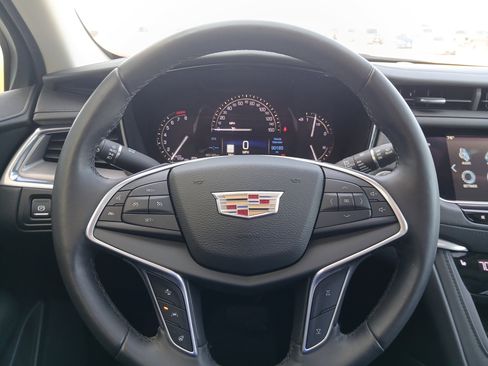 Used 2017 Cadillac XT5 Luxury w/ Driver Awareness Package image 9